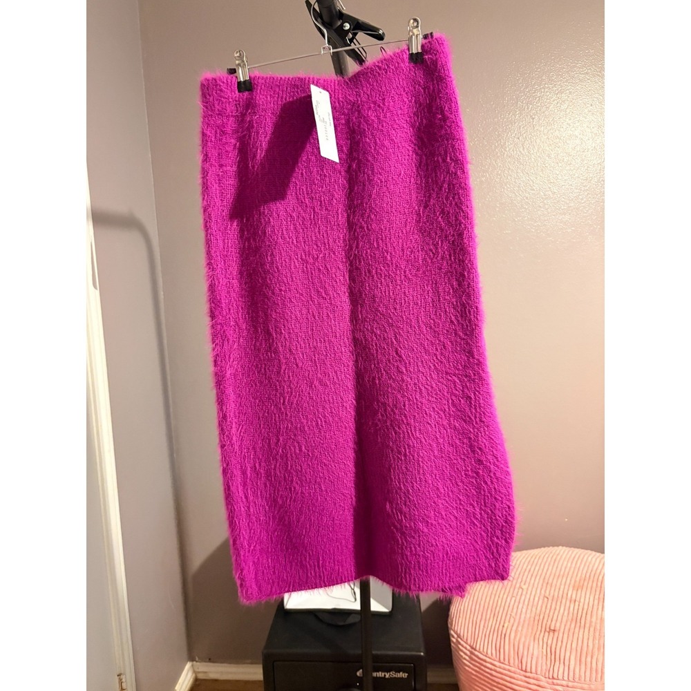 Timing Fuchsia Fuzzy Straight Silhouette Skirt, Sz M - NWT